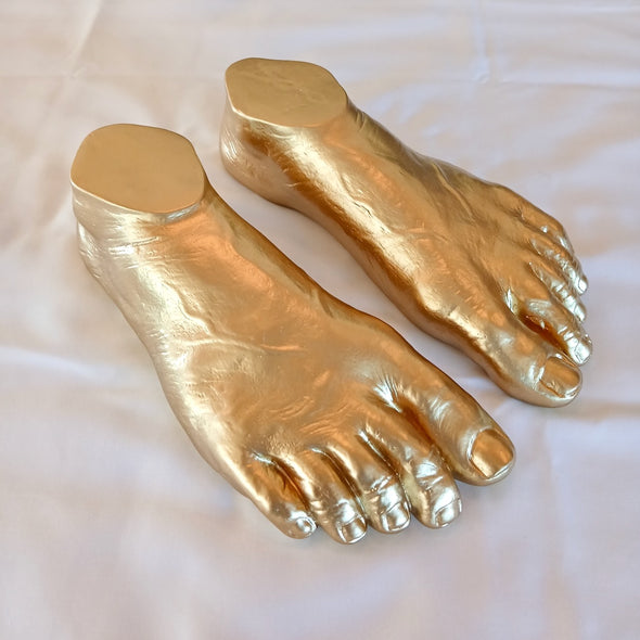 Avatar Meher Baba’s Feet